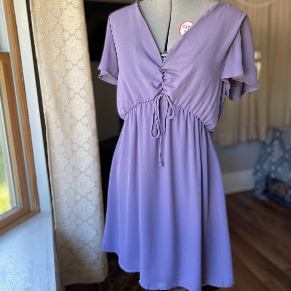 Light Purple V-Neck Dress with Short Sleeves
